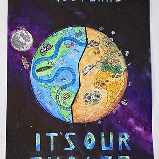 Erdkugel in der Mitte geteilt, linke Hälfe lebendig, rechte Hälfte zerstört, Überschrift: Earth in 100 years, it’s our choice